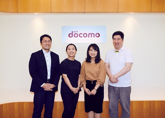 写真左から、株式会社NTTドコモ コンシューマービジネス推進部 コマースサービス 第一コマース担当課長 山田俊之さん、同社 同部 コマースサービス コマース企画担当 豊田澄さん、株式会社Faber Companyソリューション本部 コンテンツマーケティング部 コンテンツディレクター 岡村眞由子さん、同社 CAO(Chief Analytics Officer)小川卓さん